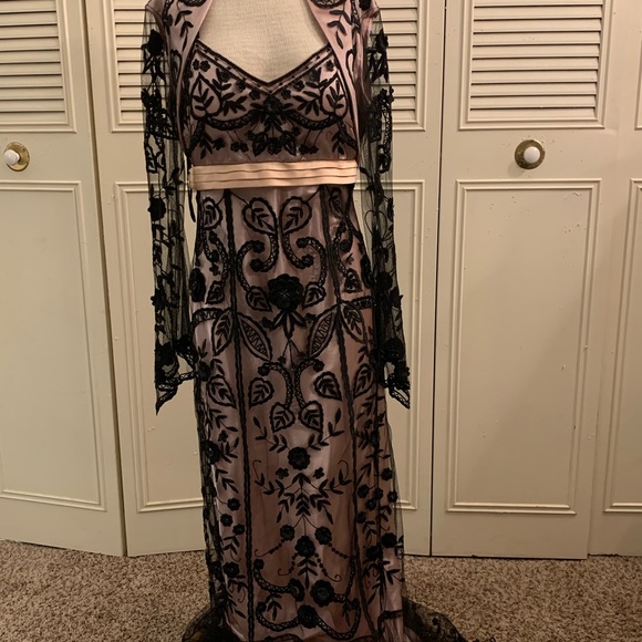 Elegant Black and Pink Embroidered Dress with matching bolero jacket - Picture 2 of 6